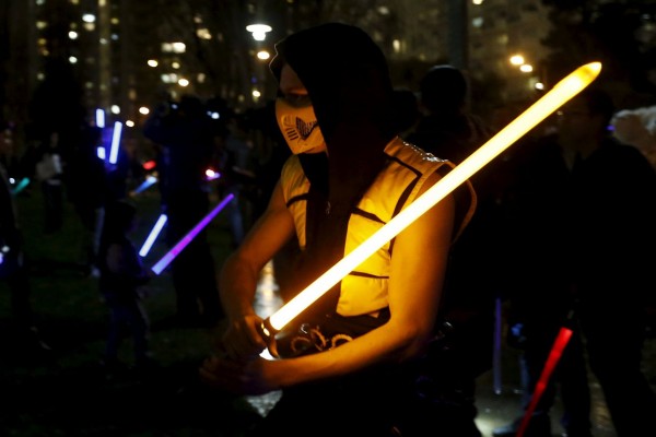 2015-12-19T061213Z_2082370510_GF10000271032_RTRMADP_3_FILM-STARWARS