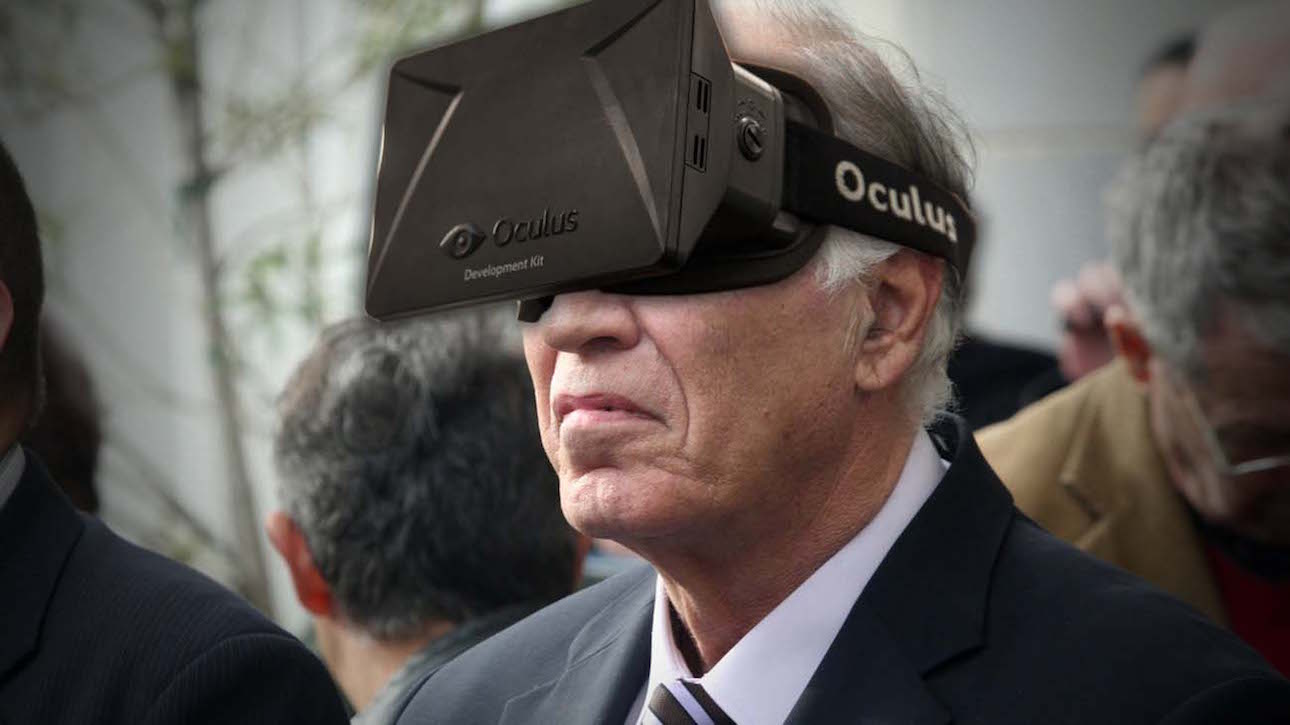 Ο Βασίλης Λεβέντης τη στιγμή που κάνει τις προβλέψεις του