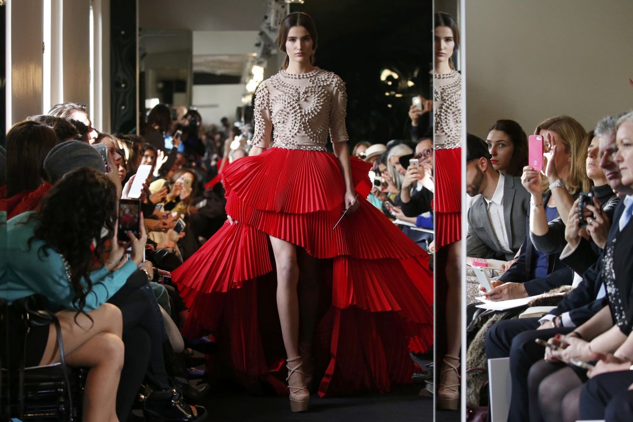 2016-01-26T145606Z_463597284_LR2EC1Q15H8RV_RTRMADP_3_FASHION-PARIS-ROLLAND