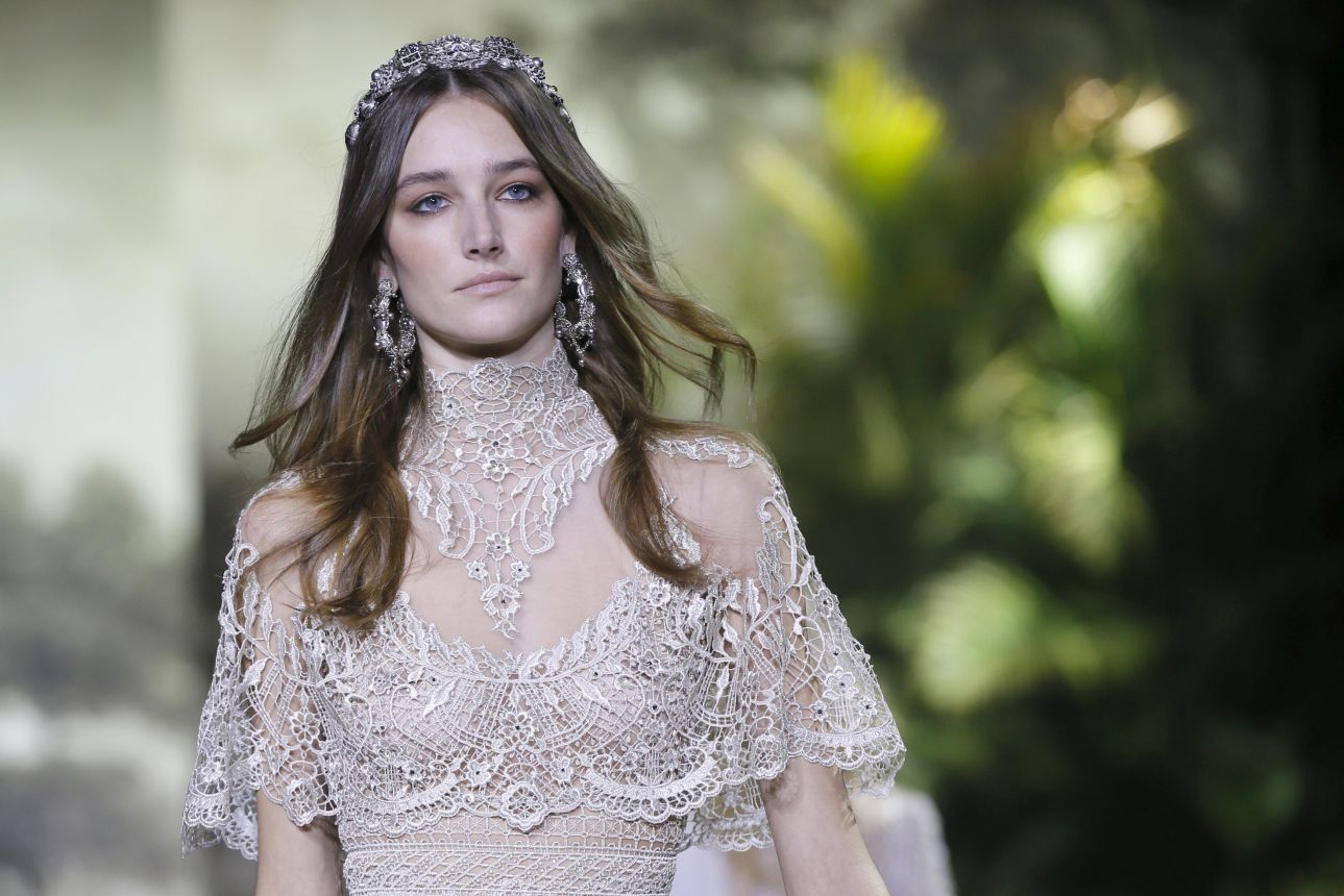 2016-01-27T141842Z_924490345_GF10000286400_RTRMADP_3_FASHION-PARIS-ELIE-SAAB