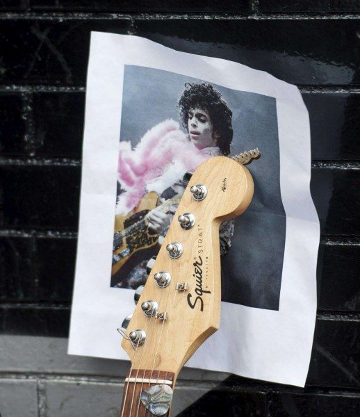 2016-04-22T015841Z_1533836481_GF10000391636_RTRMADP_3_PEOPLE-PRINCE