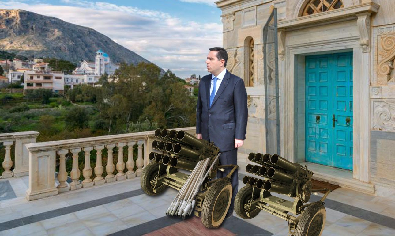 Ο επίτιμος στρατηγός ρουκετοβολικού Νότης Μηταράκης περιμένει να δοθεί το σύνθημα της μάχης έξω από την Παναγία την Ερειθιανή στο Βροντάδο.