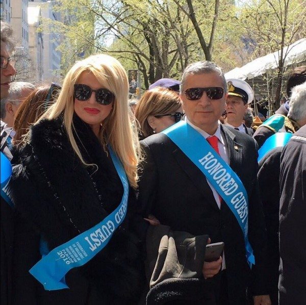 Το ζεύγος Πατούλη στην Πέμπτη Λεωφόρο κέρδισε περισσότερες ματιές από τη βιτρίνα του «Tiffany's»