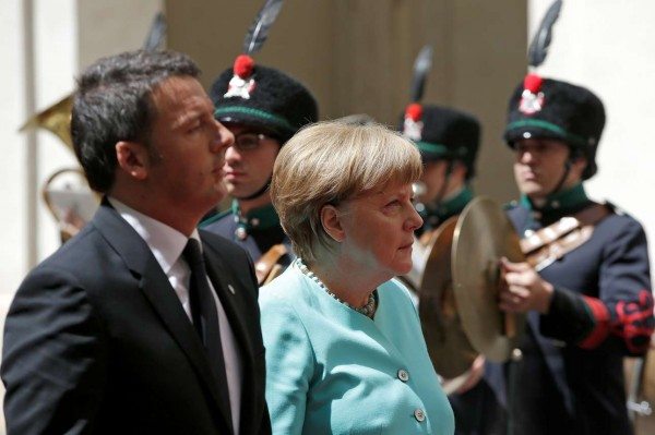 2016-05-05T121659Z_848026003_D1AETCHGMTAA_RTRMADP_3_EUROPE-MIGRANTS-RENZI-MERKEL