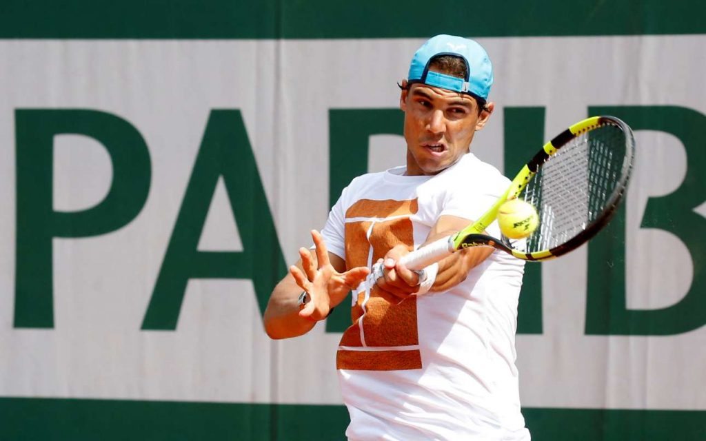 Ο απόλυτος κυρίαρχος στο χώμα, Ράφα ναδάλ, στη διάρκεια της προπόνησής του την Κυριακή στο κορτ του Ρολάν Γκαρός