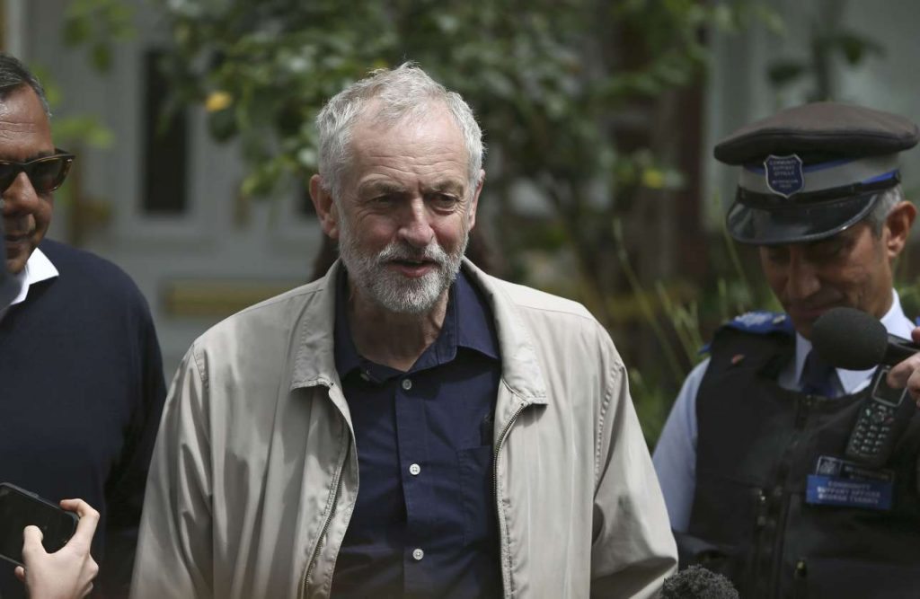 2016-06-26T133247Z_2019132401_LR1EC6Q11MD8B_RTRMADP_3_BRITAIN-EU-CORBYN