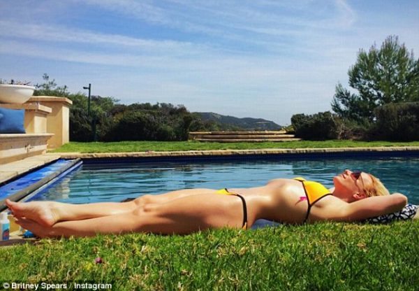 32676FEB00000578-3501940-image-m-11_1458519440034