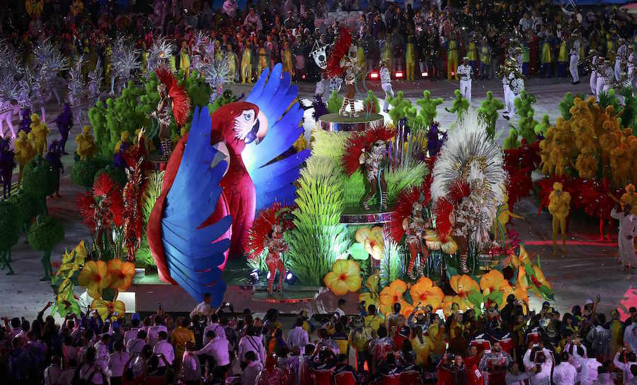 Kαρναβάλι μέσα στον βραζιλιάνικο χειμώνα!