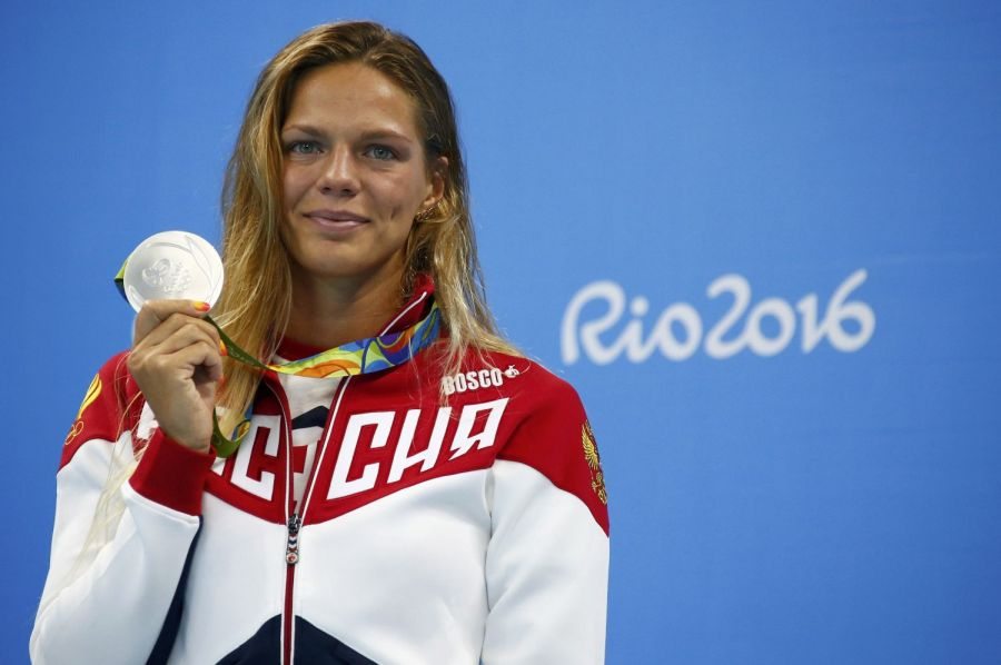 2016 Rio Olympics - Swimming - Victory Ceremony - Women's 100m Breaststroke Victory Ceremony - Olympic Aquatics Stadium - Rio de Janeiro, Brazil - 08/08/2016. Yulia Efimova (RUS) of Russia poses with her silver medal. REUTERS/David Gray FOR EDITORIAL USE ONLY. NOT FOR SALE FOR MARKETING OR ADVERTISING CAMPAIGNS.