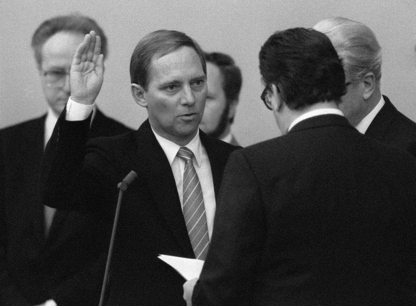 West German Chancellor Minister of special Affairs Wolfgang Schaeuble (l) taking an oath by Parliamentary President Philipp Jenninger in West German Bundestag Thursday. (AP-Photo/Hermann Knippertz) 15.11.1984