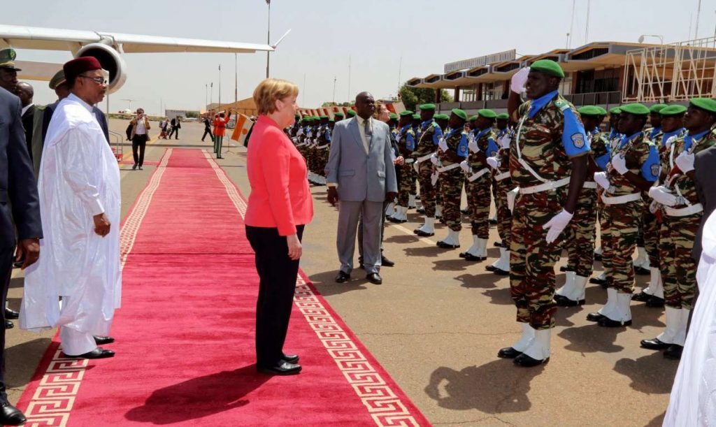 2016-10-10T174541Z_23547815_D1AEUGFBTLAB_RTRMADP_3_GERMANY-AFRICA-MERKEL-NIGER