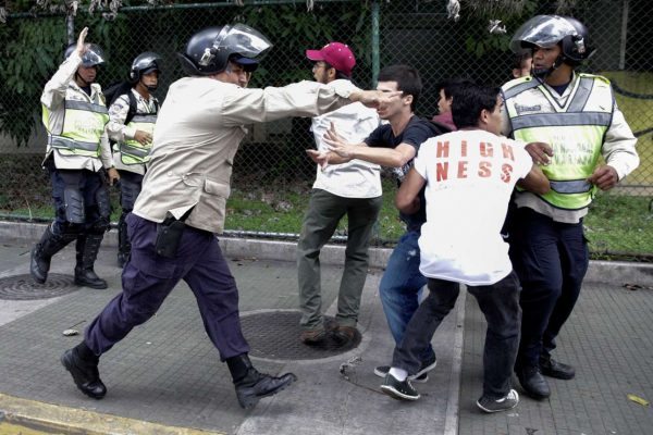 2016-10-24T181325Z_1412280471_D1BEUIVZONAA_RTRMADP_3_VENEZUELA-POLITICS