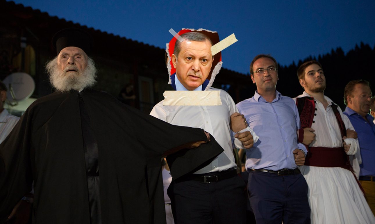 Η φωτογραφία από την ανταπόκριση του ΑΠΕ με την οποία επιχειρεί να επανορθώσει και να επιστρέψει στα γνώριμα ειδησεογραφικά «νερά»