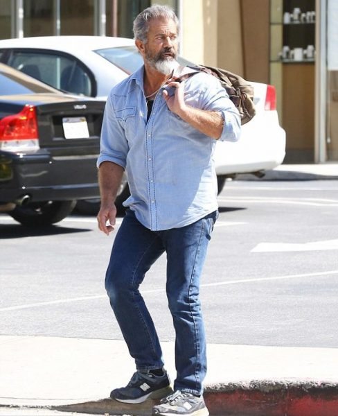 article-2615279-1D6DC2F500000578-506_634x804-618x784