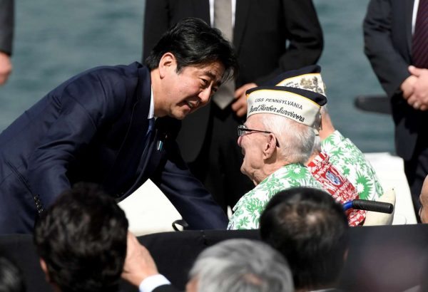 2016-12-27T233624Z_1443088915_RC178D4CA500_RTRMADP_3_USA-JAPAN-PEARLHARBOR