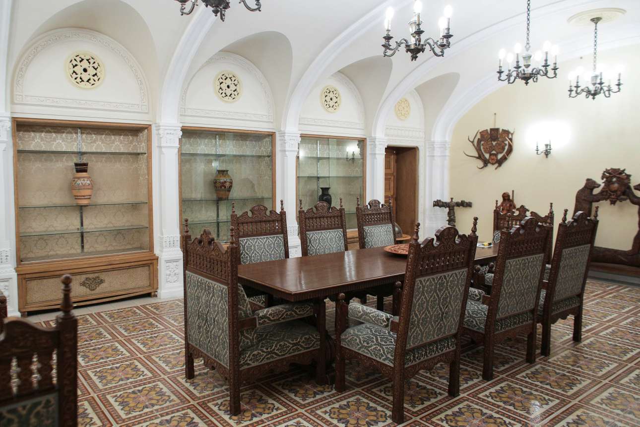 2017-01-26T133343Z_1922265386_RC17F723B000_RTRMADP_3_ROMANIA-COMMUNISM-BUNKER