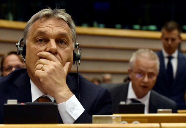 2017-04-26T152117Z_768515687_RC1D153A63A0_RTRMADP_3_HUNGARY-SOROS-EU-ORBAN
