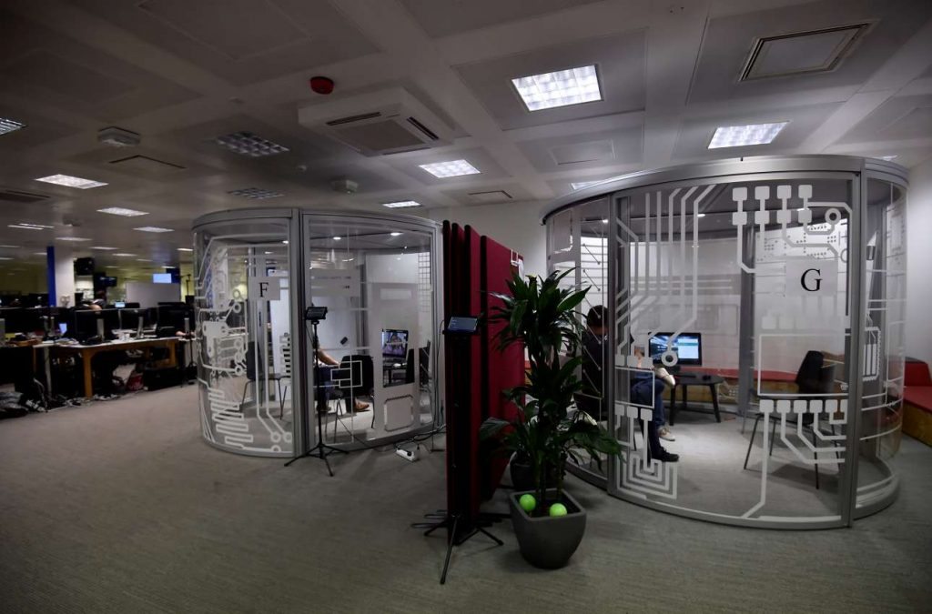 2017-05-12T170935Z_1353576704_RC1A33E85F10_RTRMADP_3_IMPROBABLE-SOFTBANK-GROUP-INVESTMENT