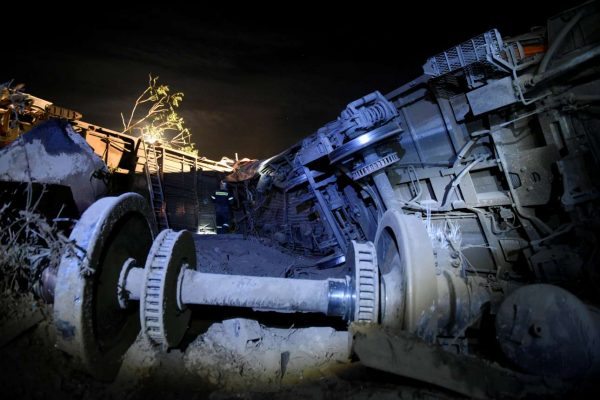 2017-05-13T224243Z_1213523133_RC13E2C526B0_RTRMADP_3_GREECE-TRAIN