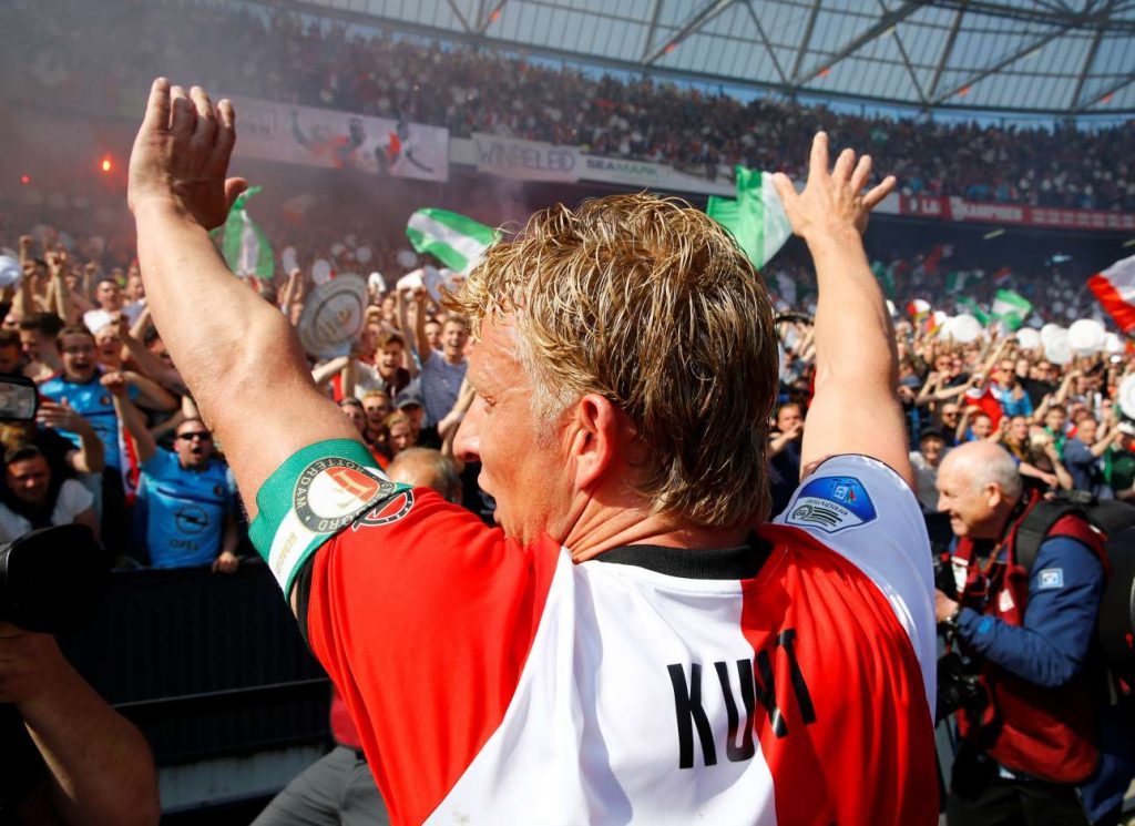 2017-05-14T155908Z_1036642106_RC17AEE93680_RTRMADP_3_SOCCER-NETHERLANDS