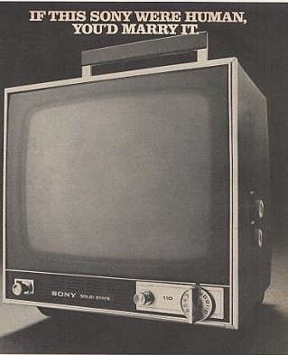 Φρενίτιδα στις αρχές της δεκαετίας του 1970 με την τηλεόραση. Έστω ασπρόμαυρη και με χιόνια. «Αν ήταν άνθρωπος θα την παντρευόσουνα», έλεγε η διαφήμιση