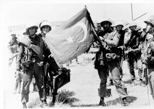 Τούρκοι στρατιώτες κατά την εισβολή του 1974 (ΑΠΕ) 
