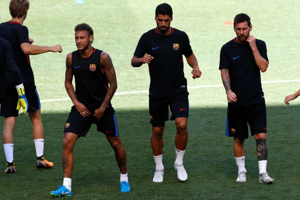 2017-07-21T211819Z_257402297_RC13FA631420_RTRMADP_3_SOCCER-ICC-FCB