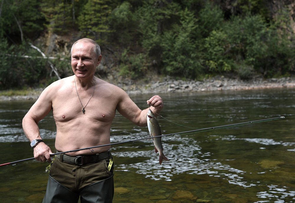 TYVA REPUBLIC, RUSSIA - AUGUST 5, 2017: Russia's President Vladimir Putin fishing in a mountain lake. Alexei Nikolsky/Russian Presidential Press and Information Office/TASS Ðîññèÿ. Ðåñïóáëèêà Òûâà. 5 àâãóñòà 2017. Ïðåçèäåíò ÐÔ Âëàäèìèð Ïóòèí âî âðåìÿ ðûáàëêè íà êàñêàäå ãîðíûõ îçåð. Ïðåçèäåíò ïðîâåë îòïóñê ñ 1 ïî 3 àâãóñòà. Àëåêñåé Íèêîëüñêèé/ïðåññ-ñëóæáà ïðåçèäåíòà ÐÔ/ÒÀÑÑ