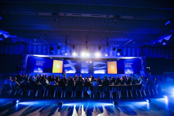 Ο πρόεδρος της Νέας Δημοκρατίας, Κυριάκος Μητσοτάκης (Κ), παραθέτει συνέντευξη Τύπου στο πλαίσιο της 82ης Διεθνούς Έκθεσης Θεσσαλονίκης, στο Συνεδριακό Κέντρο "Ιωάννης Βελλίδης", Θεσσαλονίκη, Κυριακή 17 Σεπτεμβρίου 2017. ΑΠΕ-ΜΠΕ/ ΑΠΕ-ΜΠΕ/ ΝΙΚΟΣ ΑΡΒΑΝΙΤΙΔΗΣ