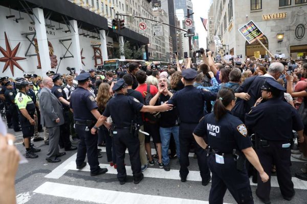 Αλλη μια διαδήλωση κατά του Τραμπ στη Νέα Υόρκη (REUTERS/Stephen Yang)
