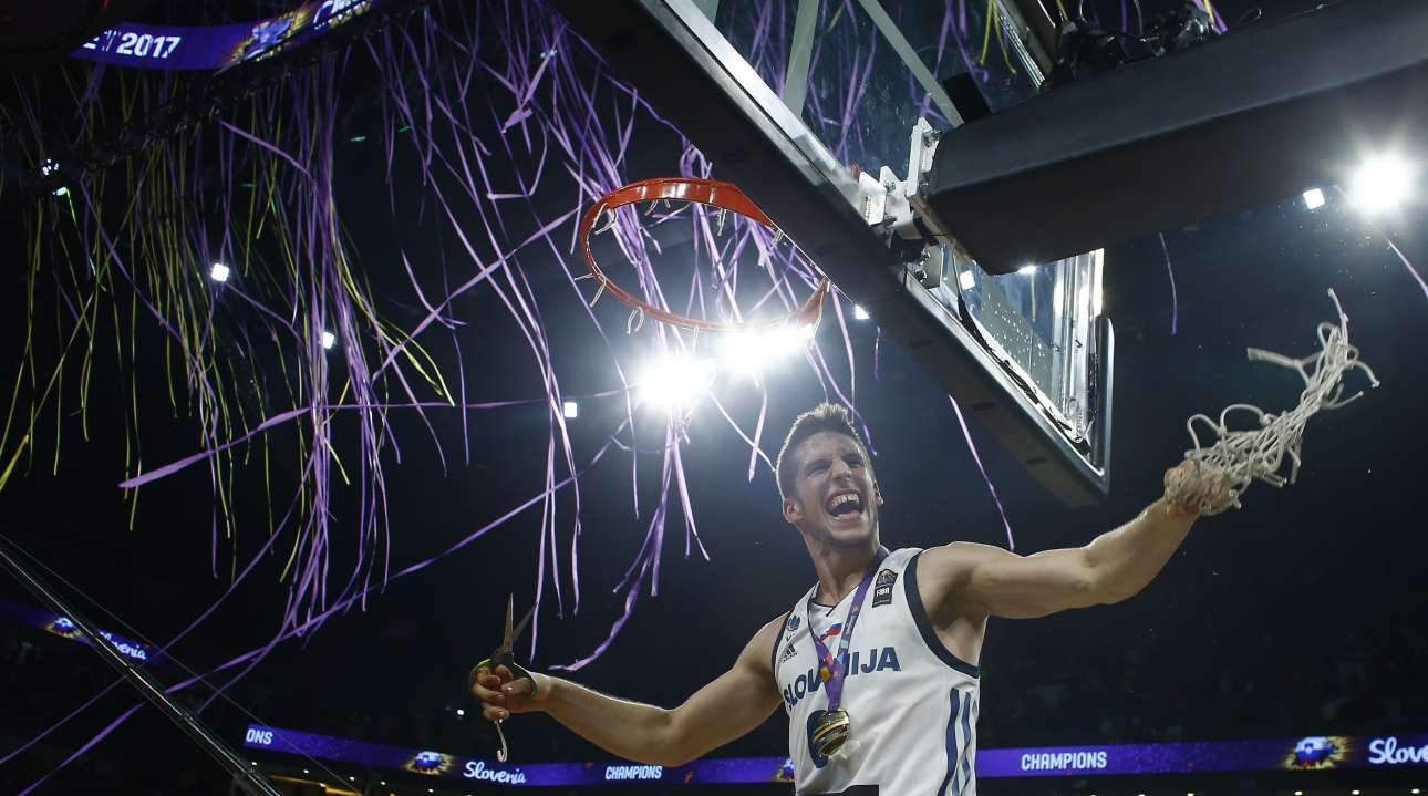 2017-09-17T210605Z_1049604102_UP1ED9H1MM4VM_RTRMADP_3_BASKETBALL-EUROBASKET-FINAL