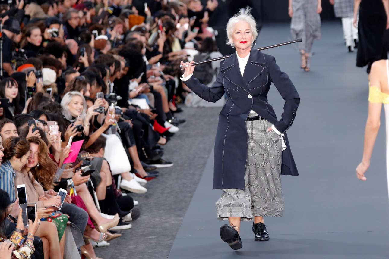 2017-10-01T144318Z_521863050_RC1E601EEE20_RTRMADP_3_FASHION-PARIS-LOREAL