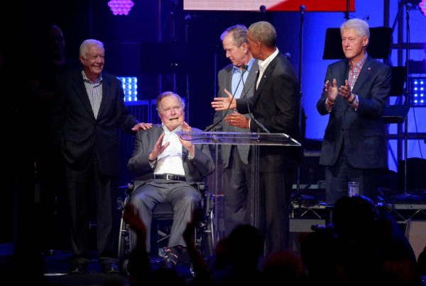 2017-10-22T015238Z_1180163040_RC1A63C2D3C0_RTRMADP_3_USA-HURRICANE-PRESIDENTS