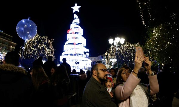 2017-12-12T191739Z_900187524_RC1D17840E30_RTRMADP_3_CHRISTMAS-SEASON-GREECE-TREE