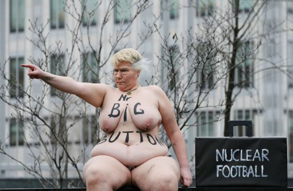 2018-01-05T093221Z_422809662_RC178B5AA8C0_RTRMADP_3_UKRAINE-PROTEST-TRUMP