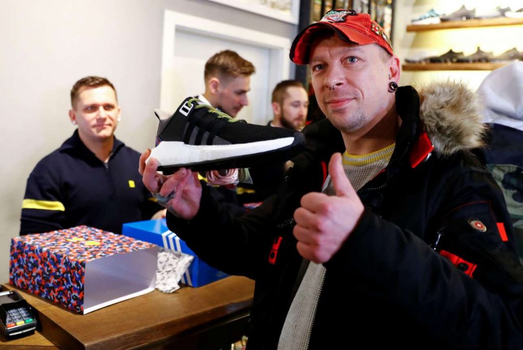 2018-01-16T111235Z_1910075460_RC1571EA3A70_RTRMADP_3_GERMANY-ADIDAS-SUBWAY-SNEAKERS