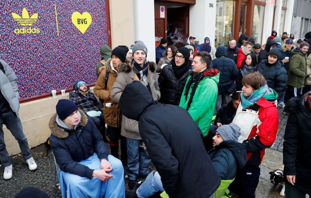 2018-01-16T111612Z_1738378467_RC1EDADEA320_RTRMADP_3_GERMANY-ADIDAS-SUBWAY-SNEAKERS