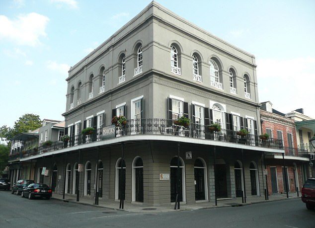 485BE58000000578-5292453-image-a-37_1516473772996