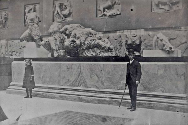 O γλύπτης, μπροστά στα Μάρμαρα, το 1890 (British Museum)