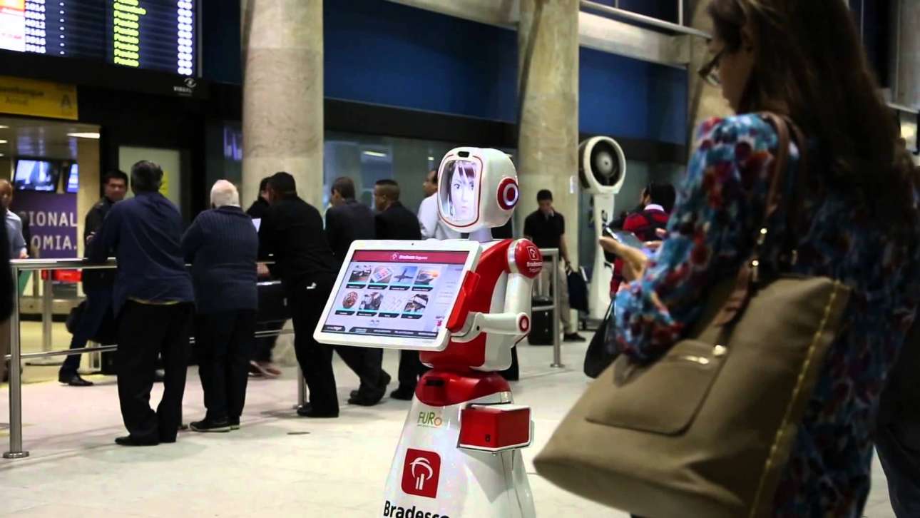 Το FURo τριγυρίζει σε αεροδρόμια και εμπορικά κέντρα και προσφέρει κάθε είδους υπηρεσίες βοήθειας και πληροφοριών