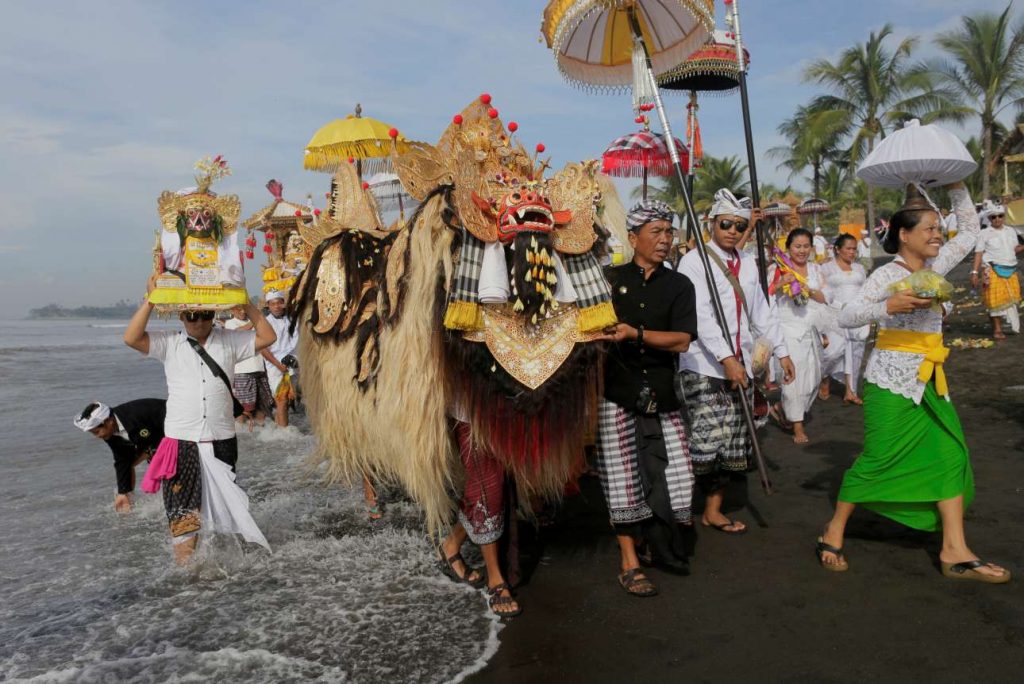 2018-03-14T074228Z_976343740_RC1FA7DF9B90_RTRMADP_3_INDONESIA-RELIGION-BALI