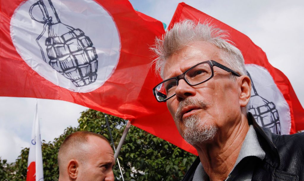 Eduard Limonov (R), the leader of The Other Russia party, attends a rally in Moscow August 4, 2013. The rally was organized to support defendants facing trial over clashes with the police during an anti-Putin protest in Bolotnaya Square in Moscow last year. REUTERS/Sergei Karpukhin (RUSSIA - Tags: POLITICS CIVIL UNREST)