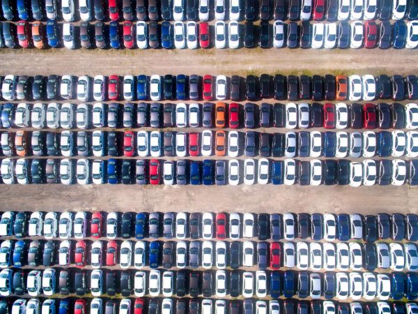 Μάντρα με χιλιάδες μεταχειρισμένα, κάπου στις ΗΠΑ (Shutterstock)