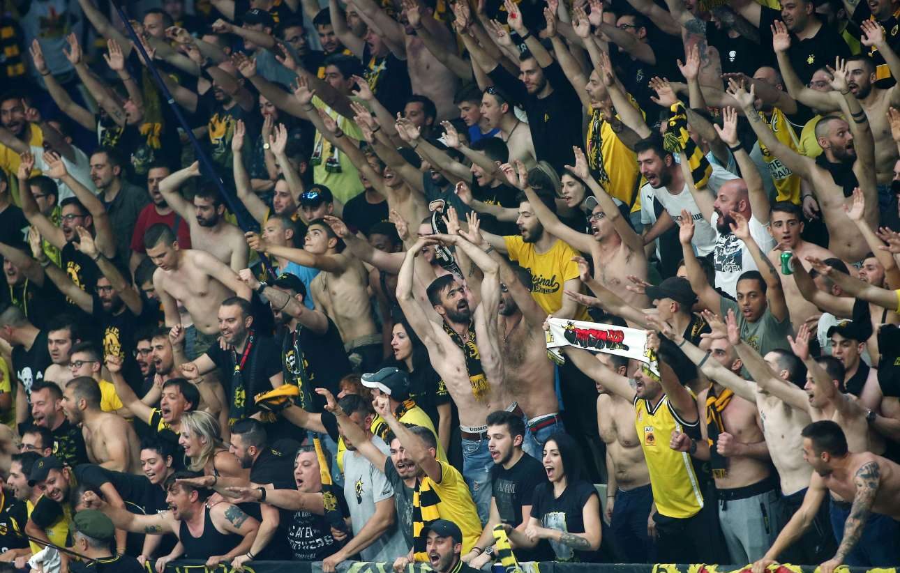 Παραλήρημα στις εξέδρες