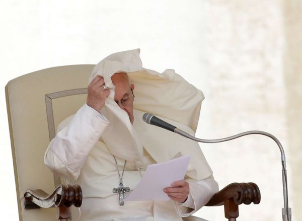 2018-05-16T075736Z_284060735_RC1712FBA290_RTRMADP_3_POPE-GENERALAUDIENCE