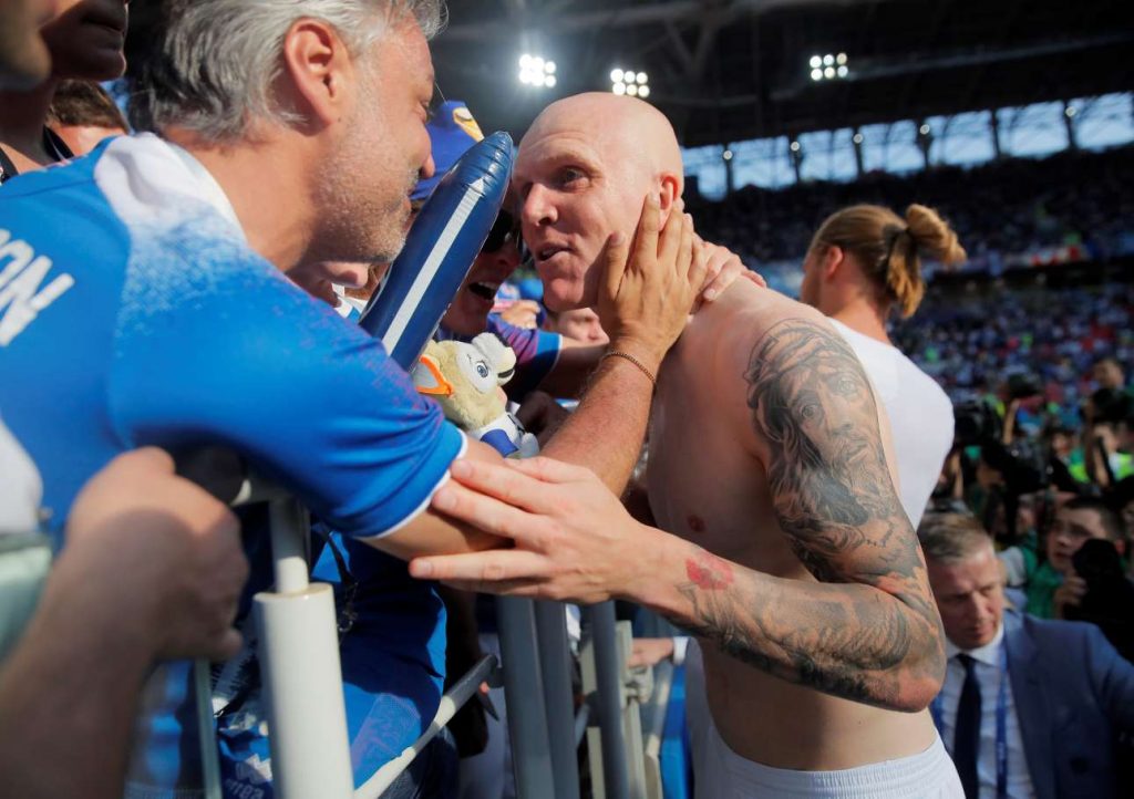 2018-06-16T151329Z_1914567314_RC1587FDDB90_RTRMADP_3_SOCCER-WORLDCUP-ARG-ICE