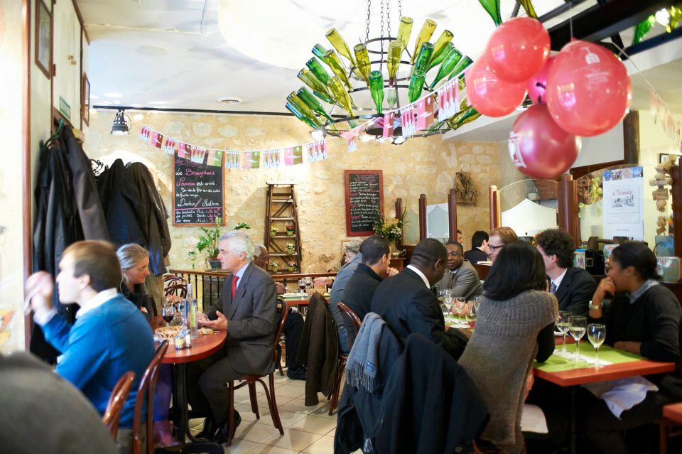 381832_208736462536077_1088861867_n