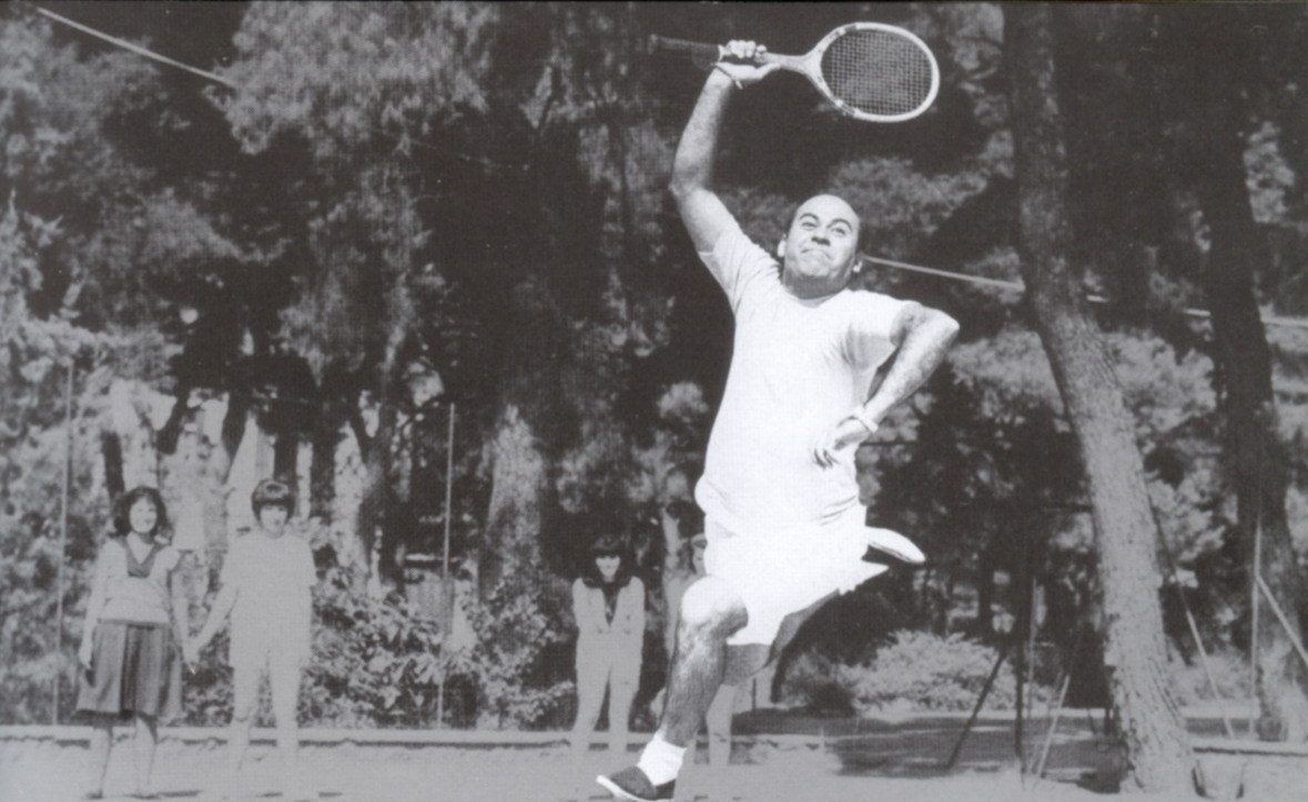 Αφήνοντας τη χώρα της σφαλιάρας