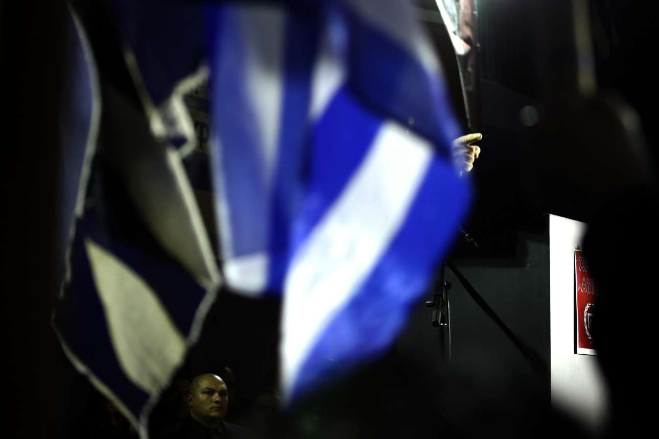 Δύο χρυσαυγίτες μαθητές