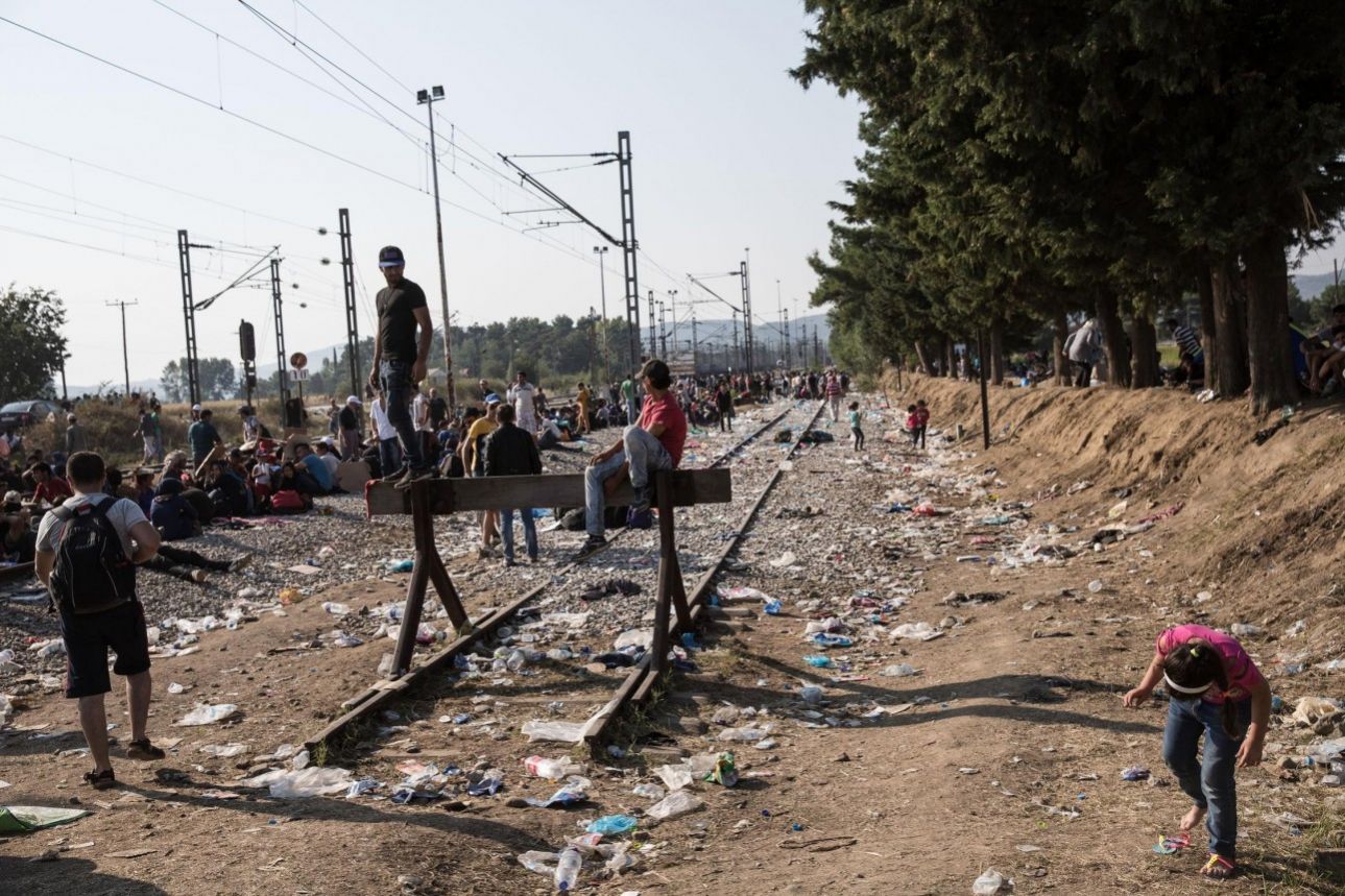 Λίγο νερό για τους πρόσφυγες
